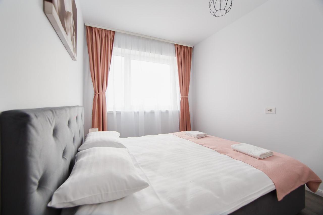 Trio Pink Oradea